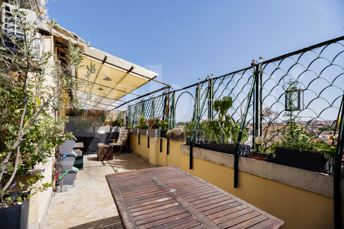 Attico da ristrutturare a Roma