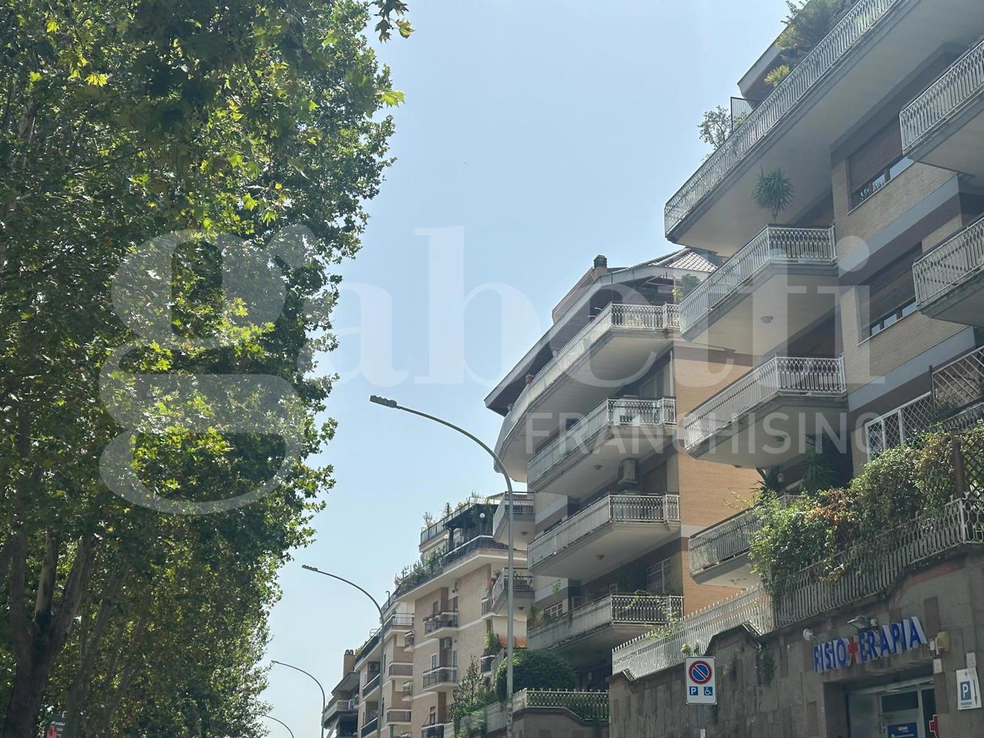Attico da ristrutturare a Roma