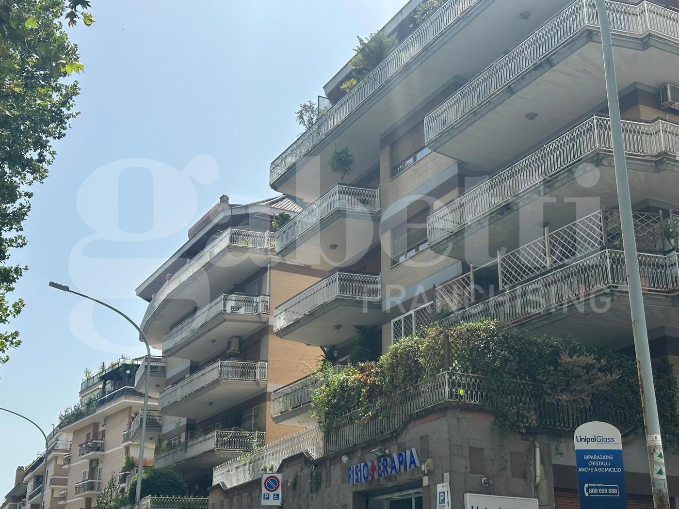 Attico da ristrutturare a Roma