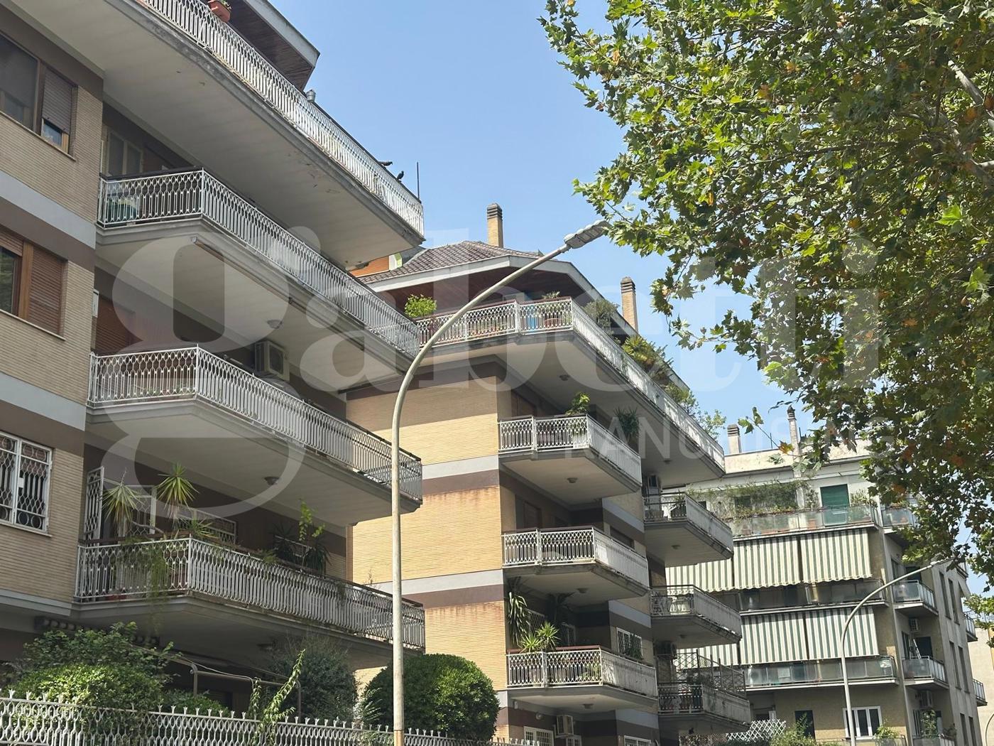Attico da ristrutturare a Roma