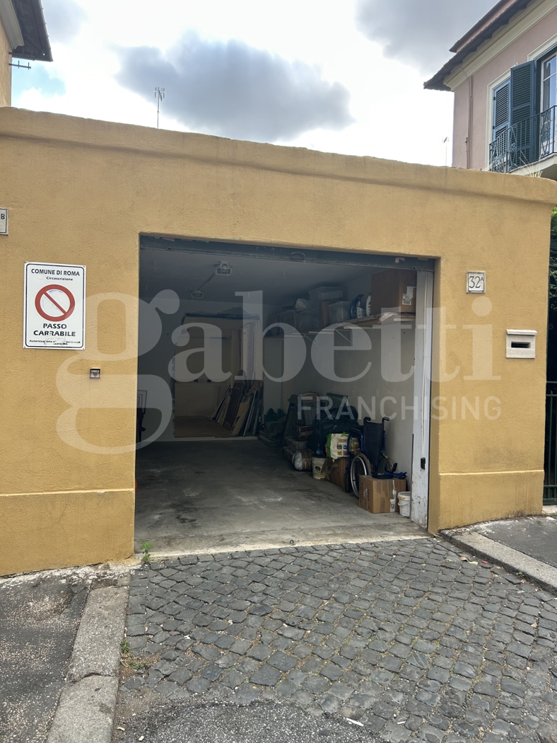 Box/Garage 36mq in vendita a Roma