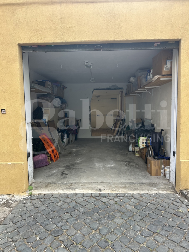 Box/Garage 36mq in vendita a Roma
