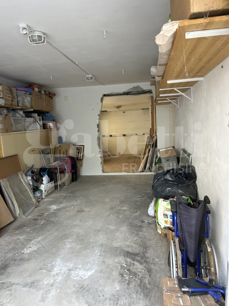 Box/Garage 36mq in vendita a Roma