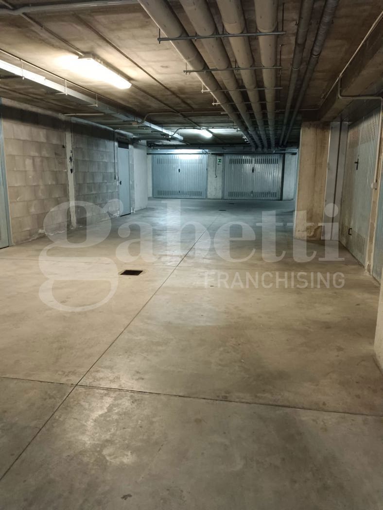 Box/Garage 25mq in affitto a Rende