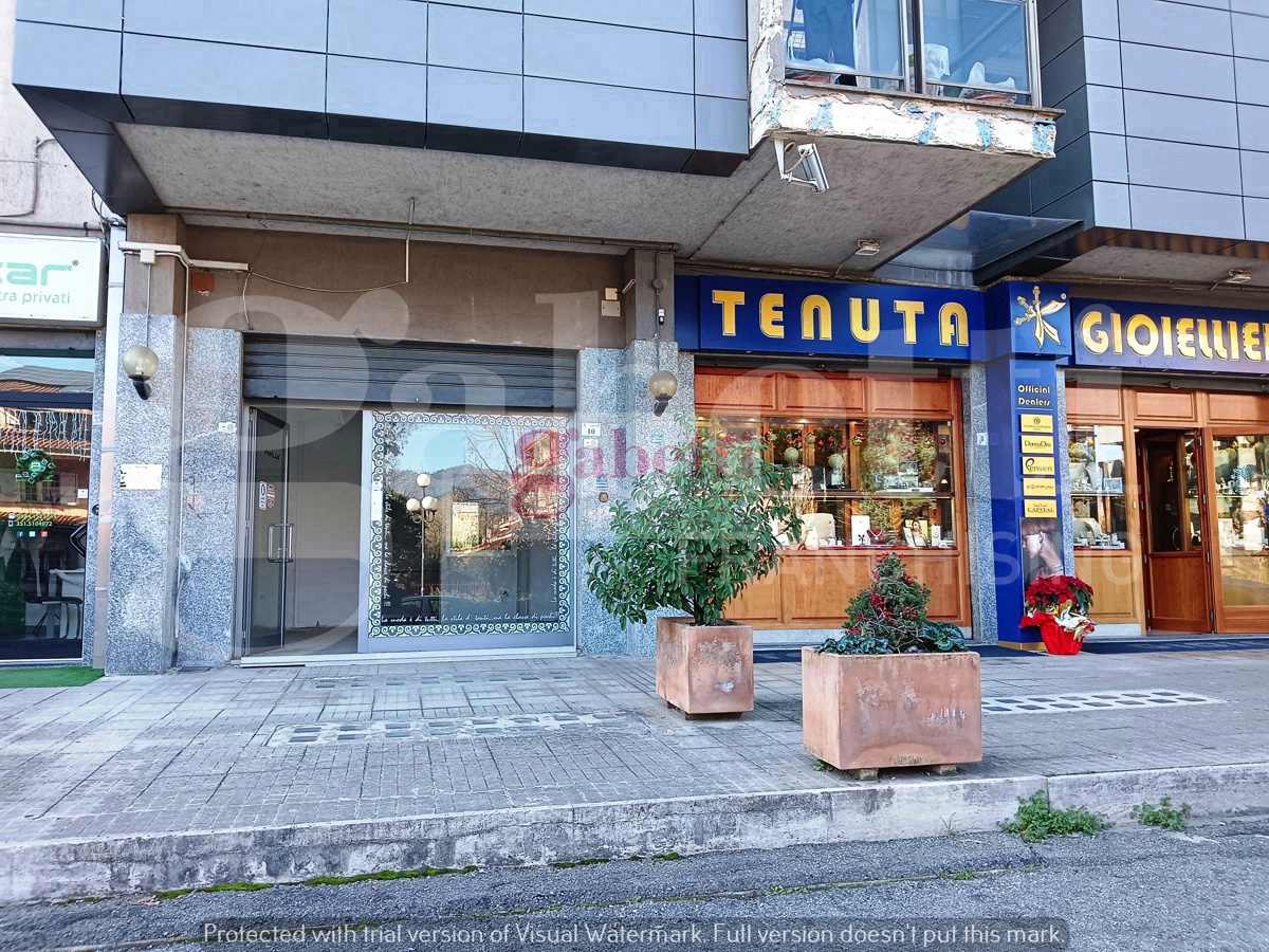 Negozio in affitto a Rende