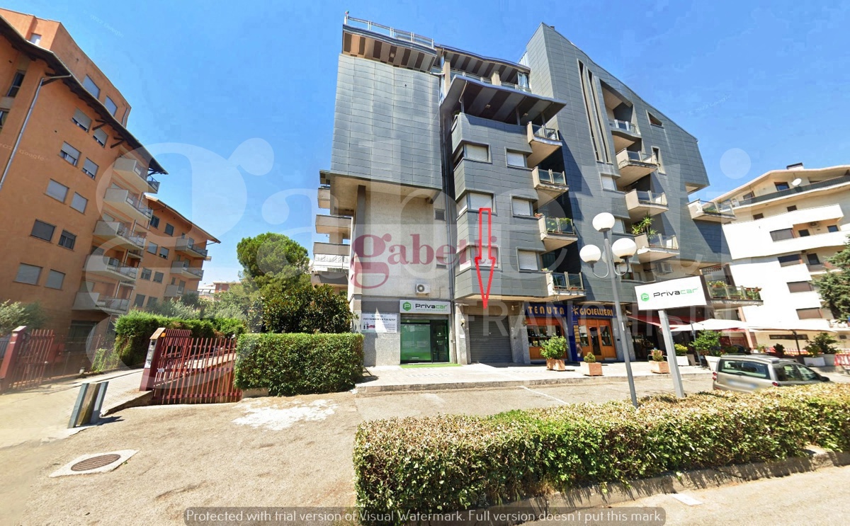 Negozio in affitto a Rende