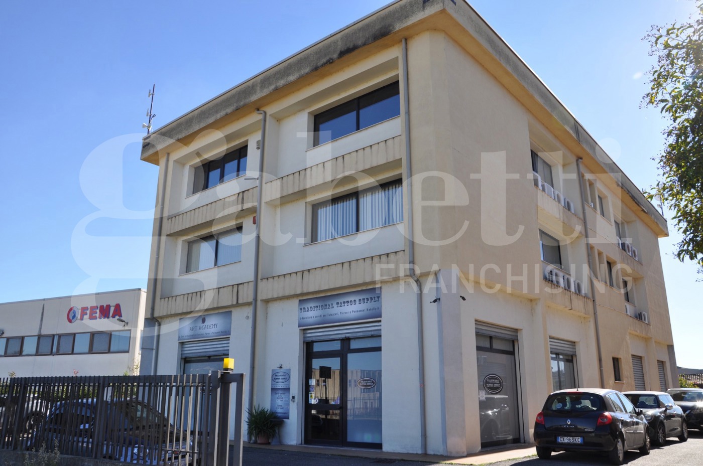 Ufficio con box doppio a Rende