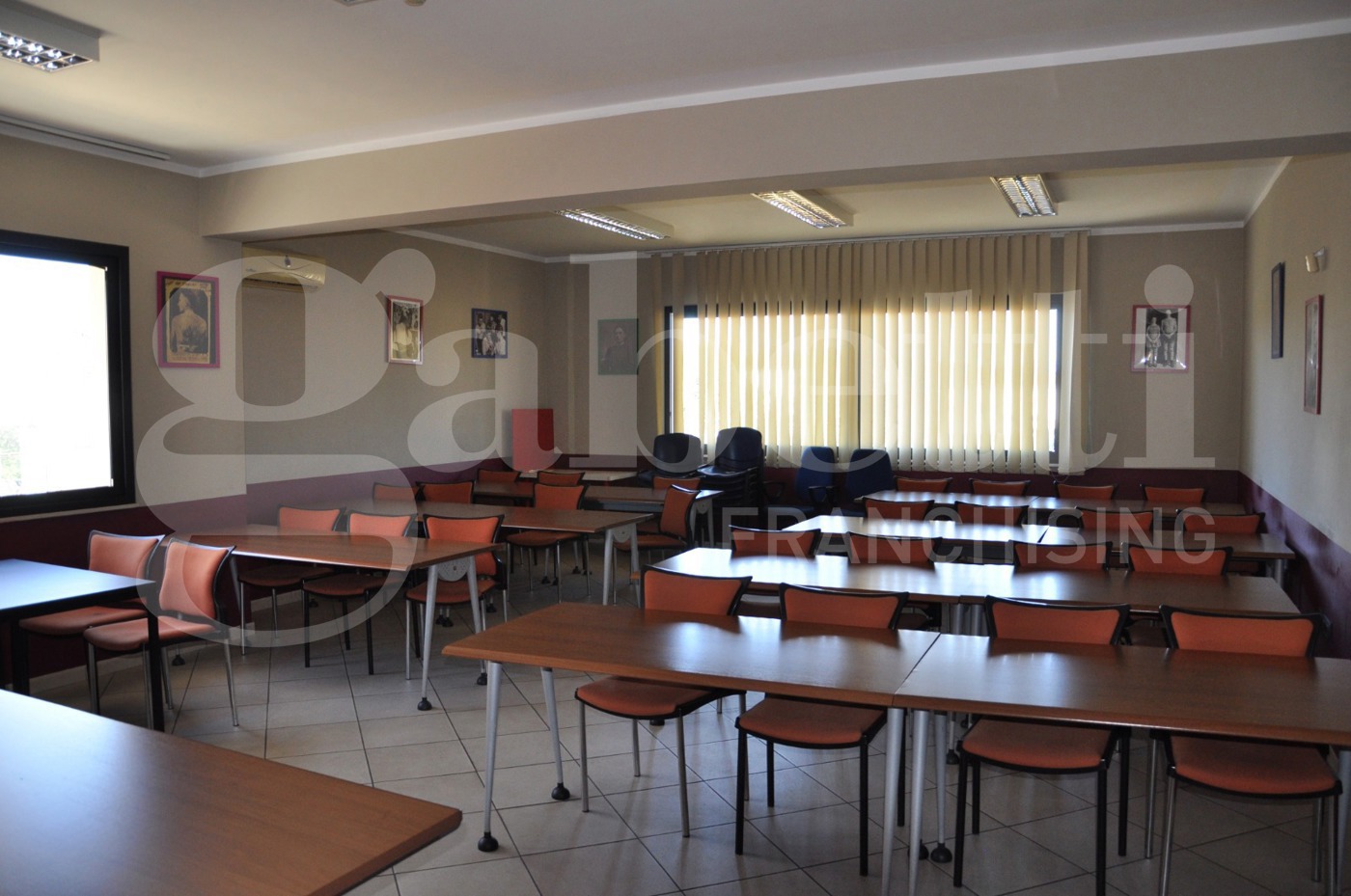 Ufficio con box doppio a Rende