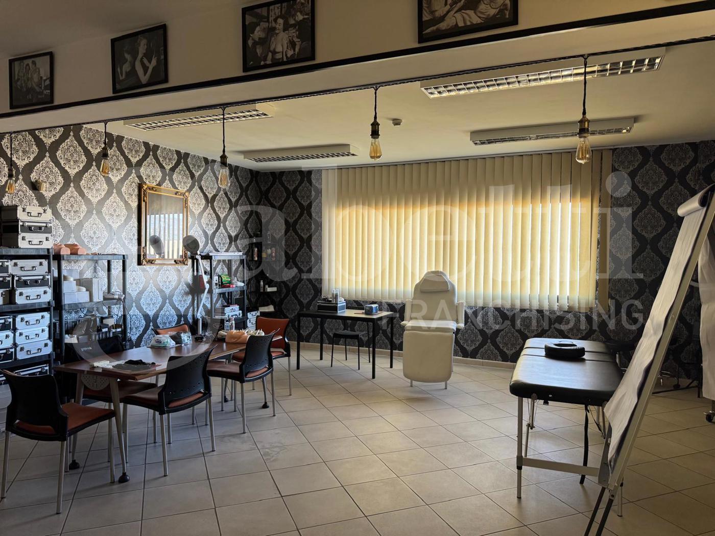 Ufficio con box doppio a Rende