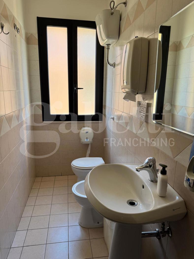 Ufficio con box doppio a Rende