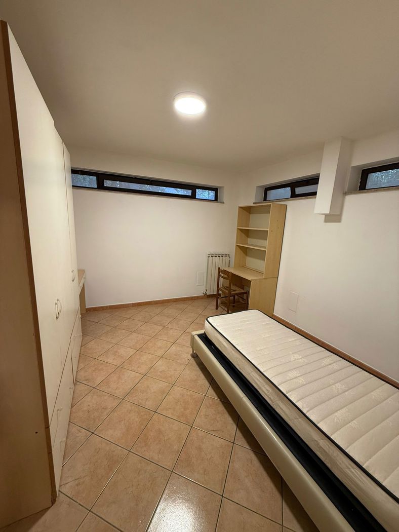 Trilocale arredato in affitto a Rende