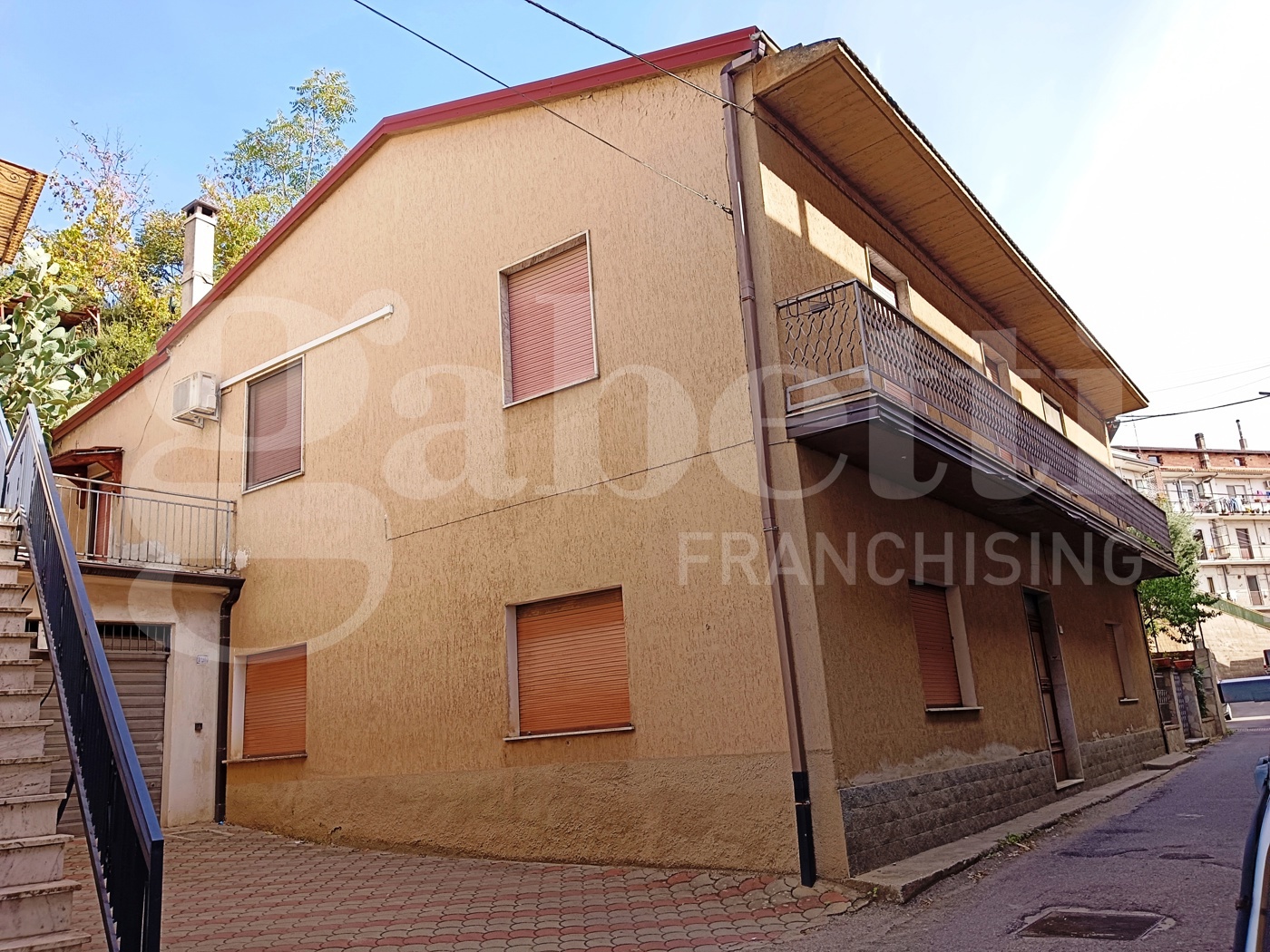 Casa indipendente con giardino a Luzzi
