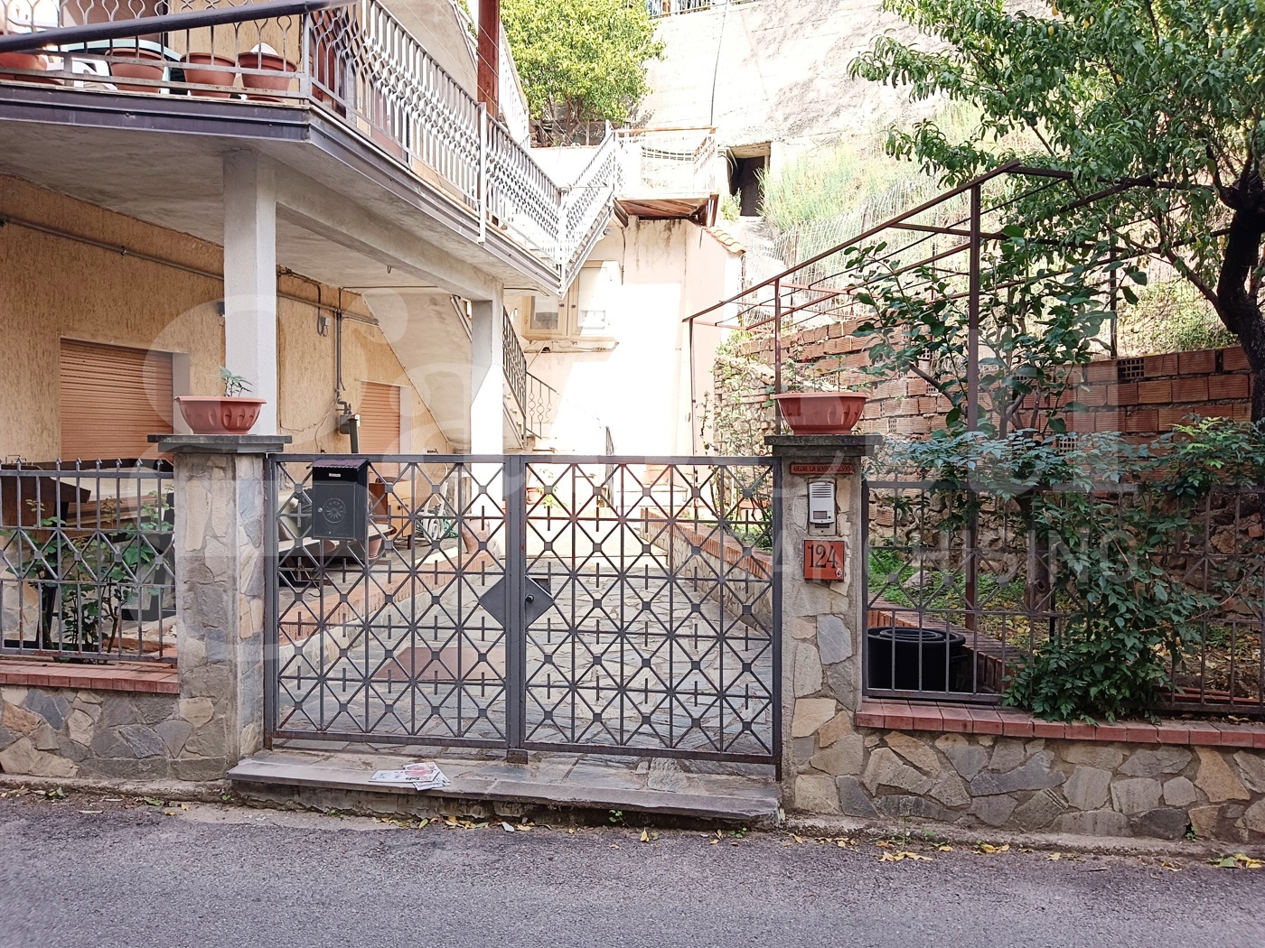 Casa indipendente con giardino a Luzzi
