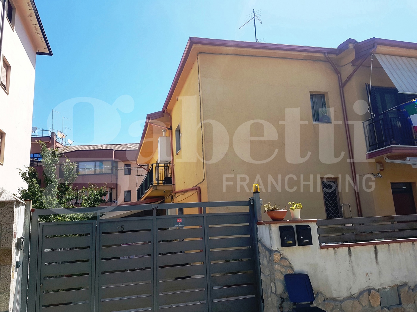 Trilocale arredato in affitto a Rende