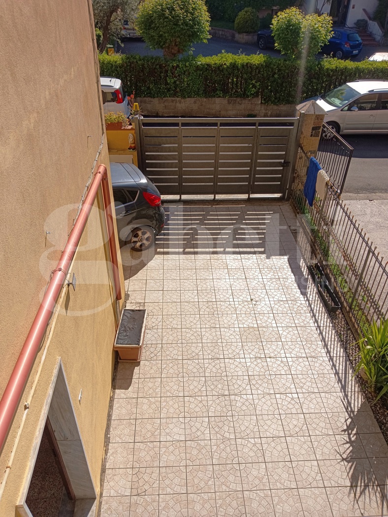 Trilocale arredato in affitto a Rende