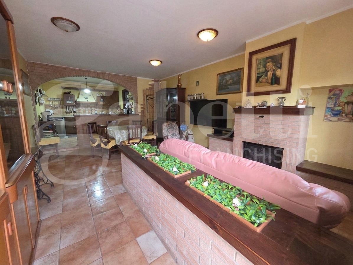 Trilocale con giardino a Marano Marchesato