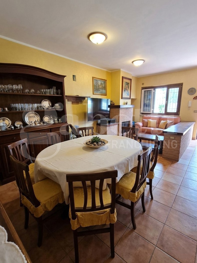 Trilocale con giardino a Marano Marchesato