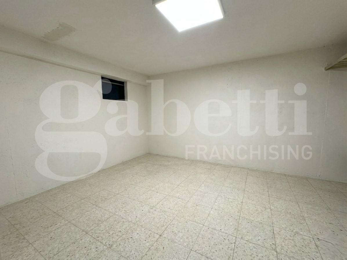 Box/Garage 31mq in vendita a Rende