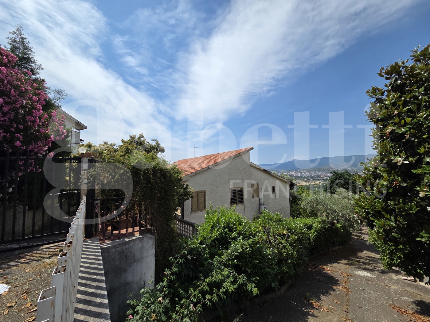 Villa con giardino a Castiglione Cosentino