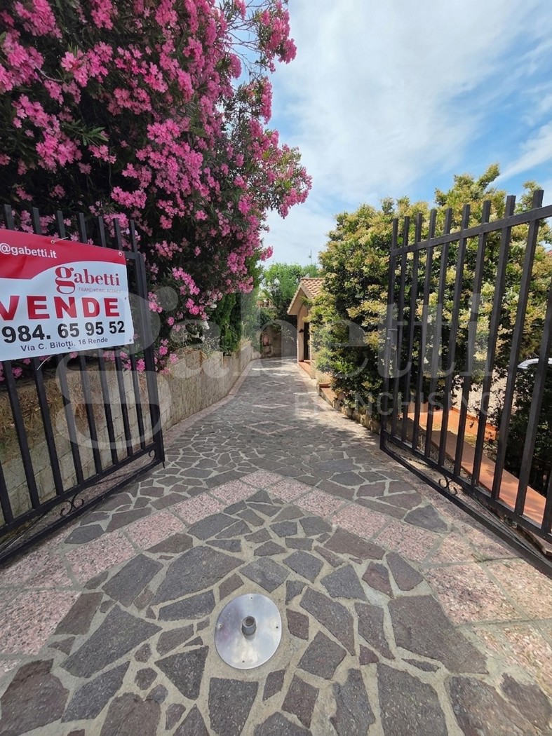 Villa con giardino a Castiglione Cosentino