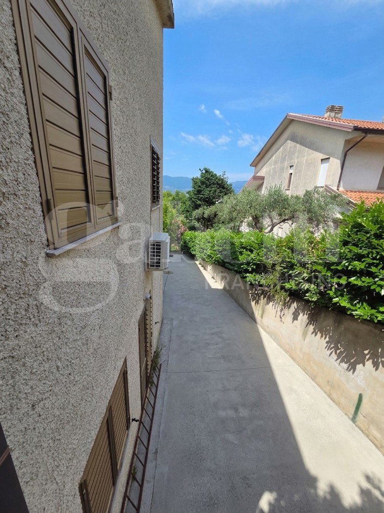 Villa con giardino a Castiglione Cosentino