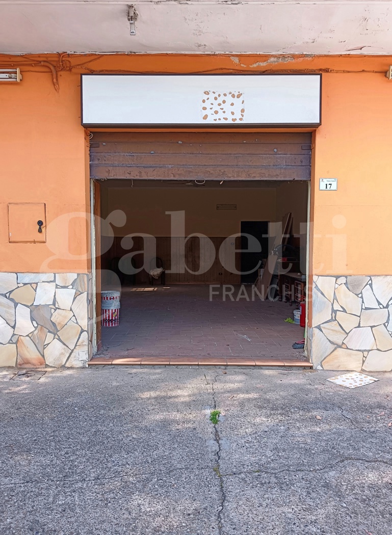 Negozio in affitto a Rende