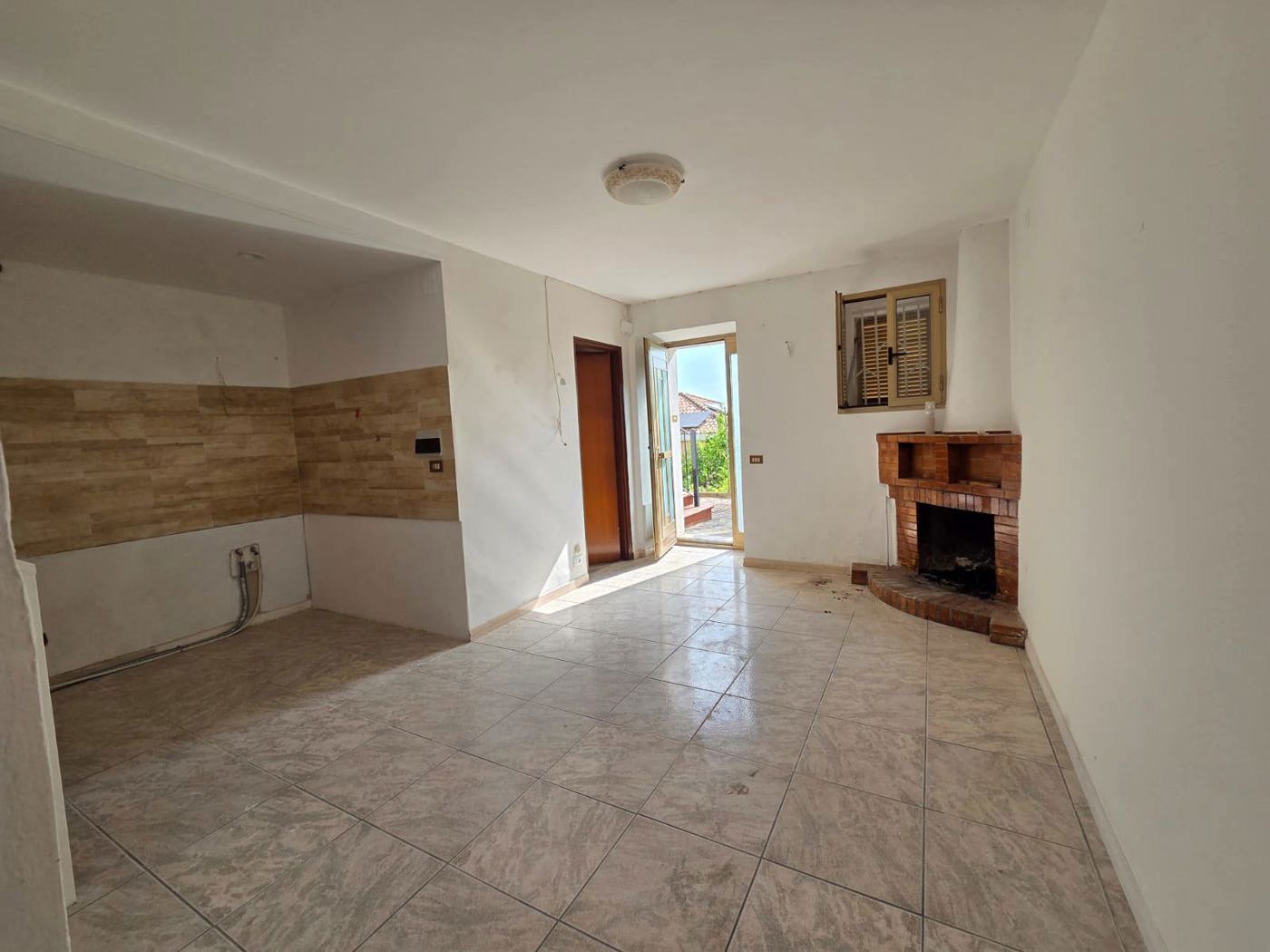 Casa indipendente arredata in affitto a San Vincenzo la Costa
