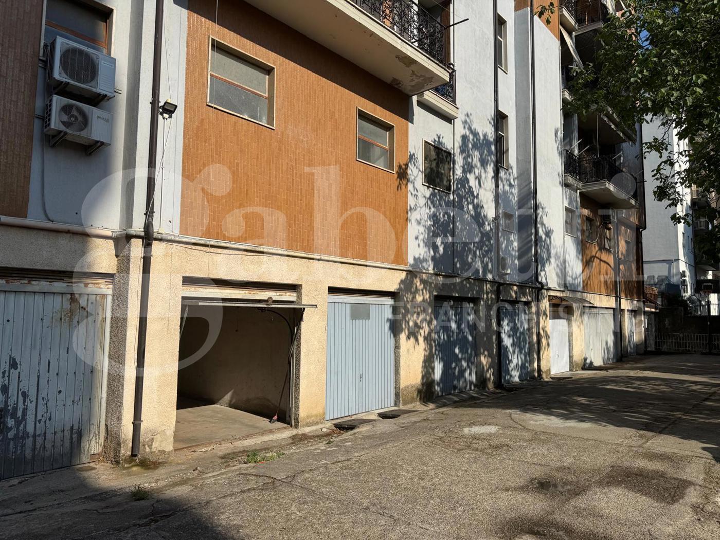 Box/Garage 20mq in affitto a Rende