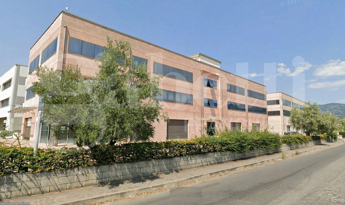Ufficio con box doppio a Rende