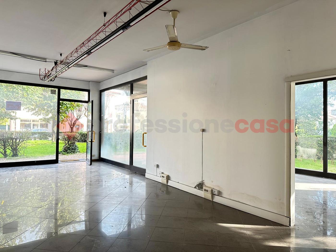 Negozio in vendita a Arezzo