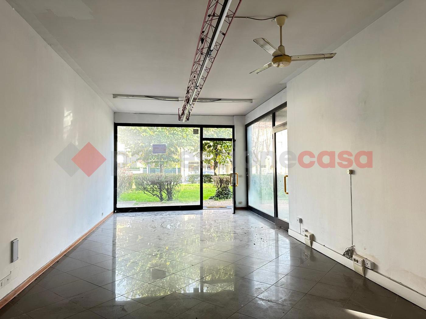 Negozio in vendita a Arezzo