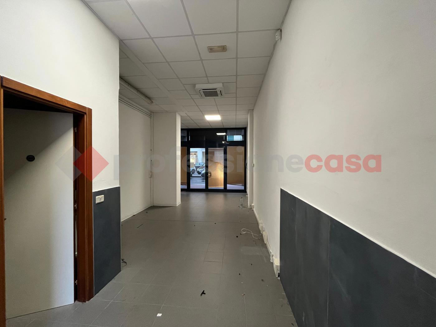 Negozio in affitto a Arezzo