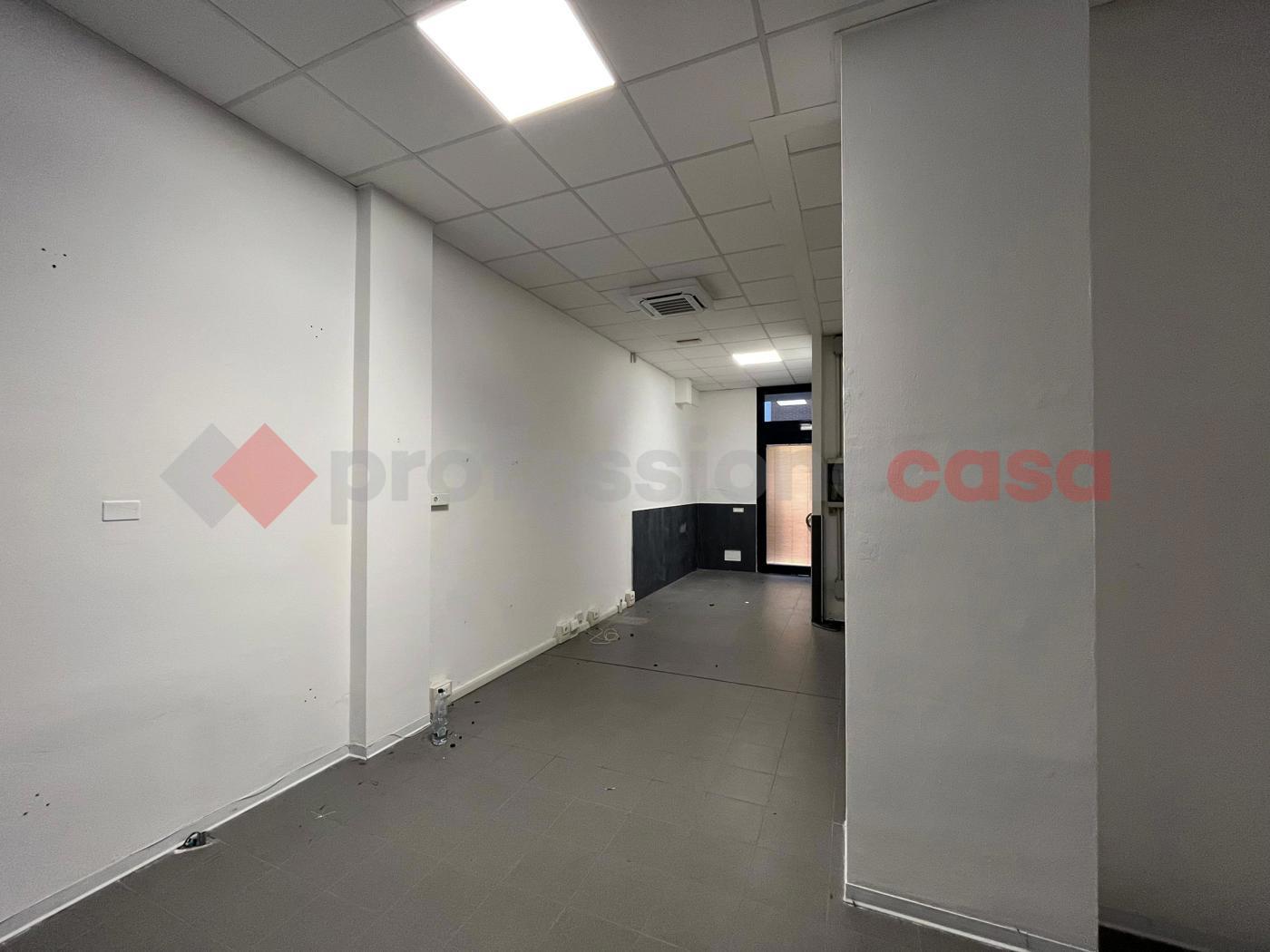 Negozio in affitto a Arezzo