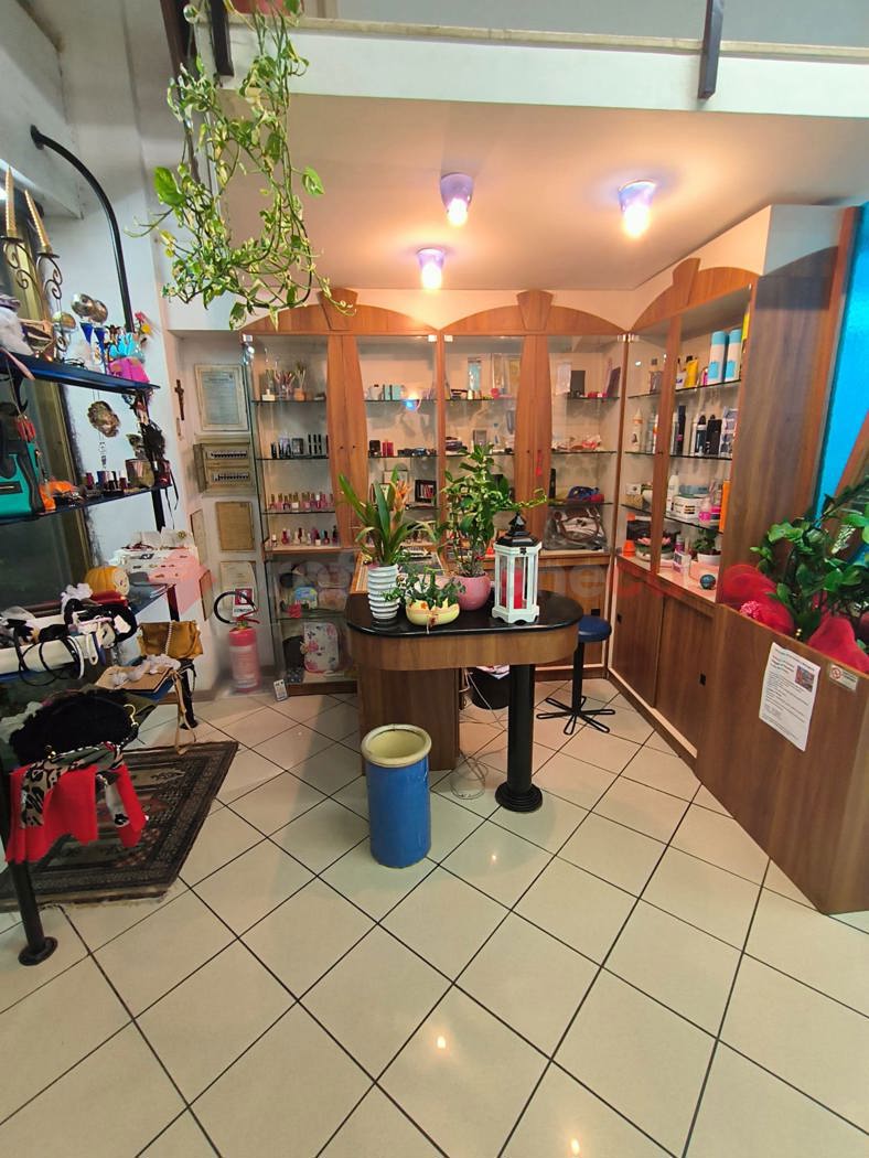 Negozio in vendita a Arezzo