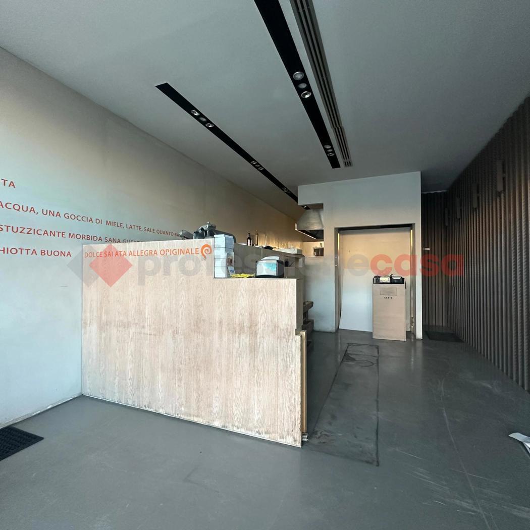 Negozio in vendita a Arezzo