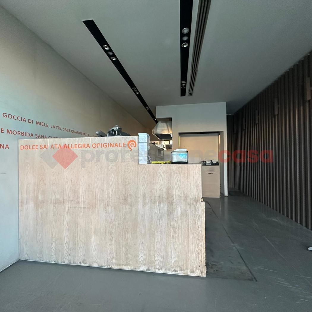 Negozio in vendita a Arezzo