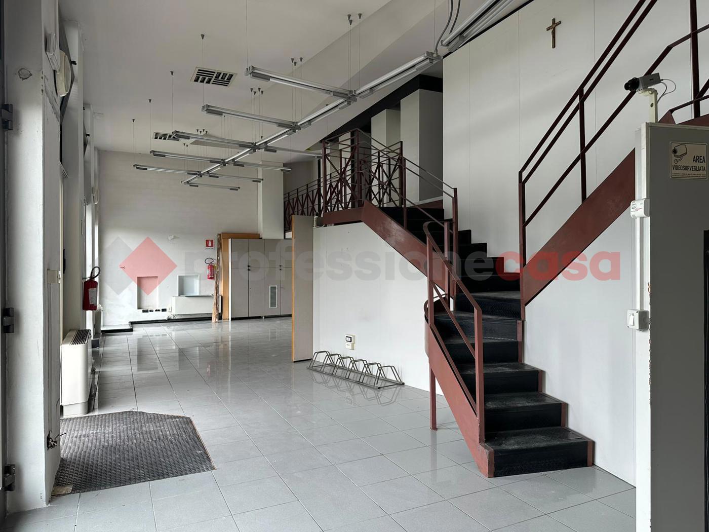 Negozio in affitto a Arezzo