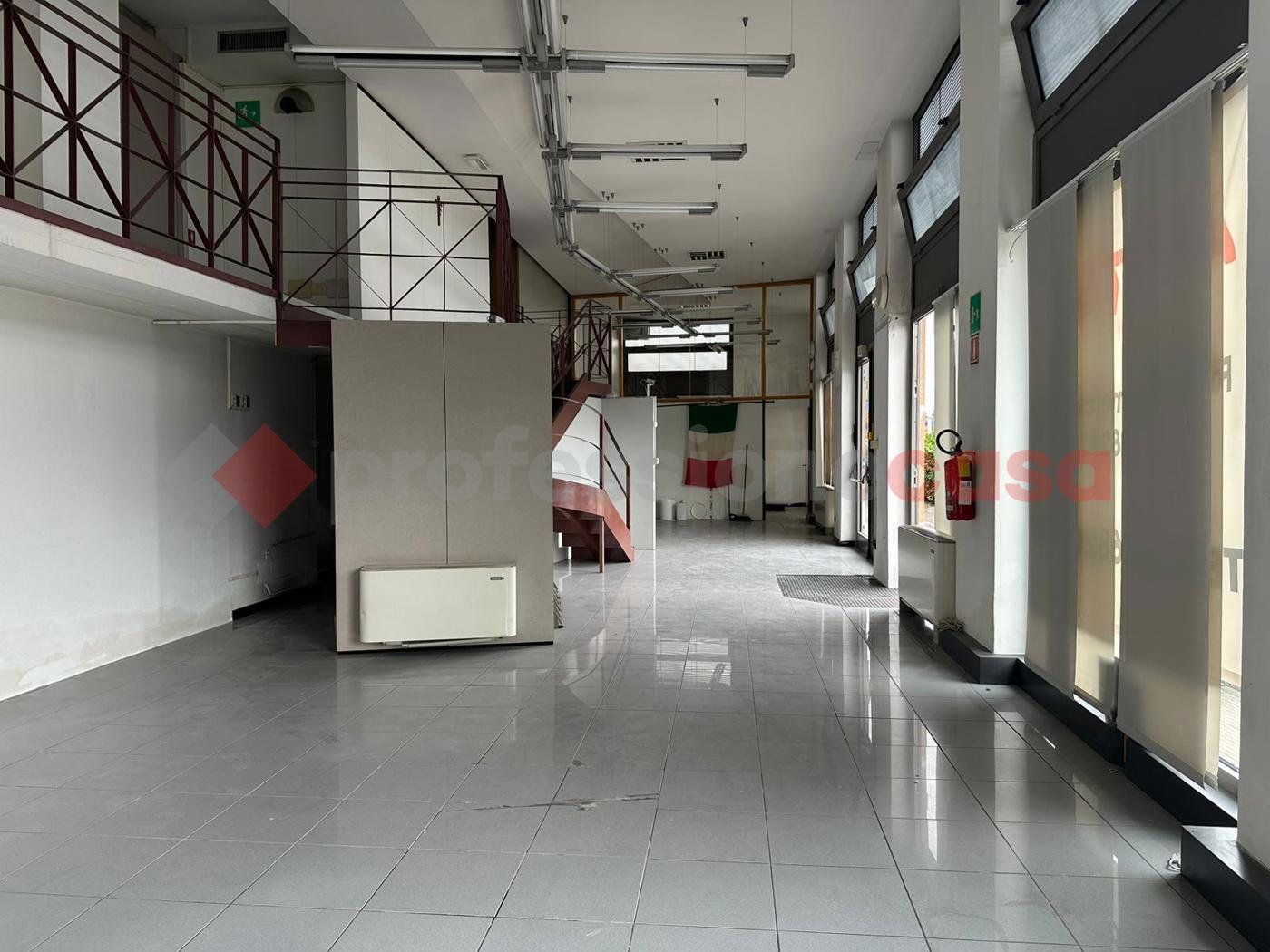 Negozio in affitto a Arezzo