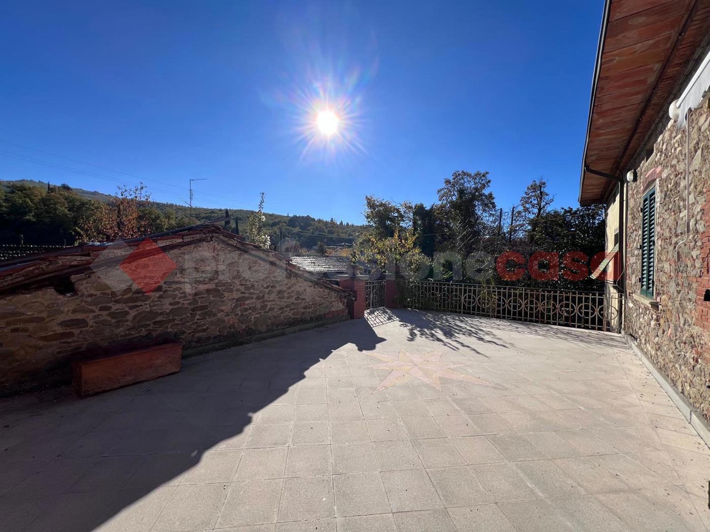 Casa indipendente arredata in affitto a Arezzo