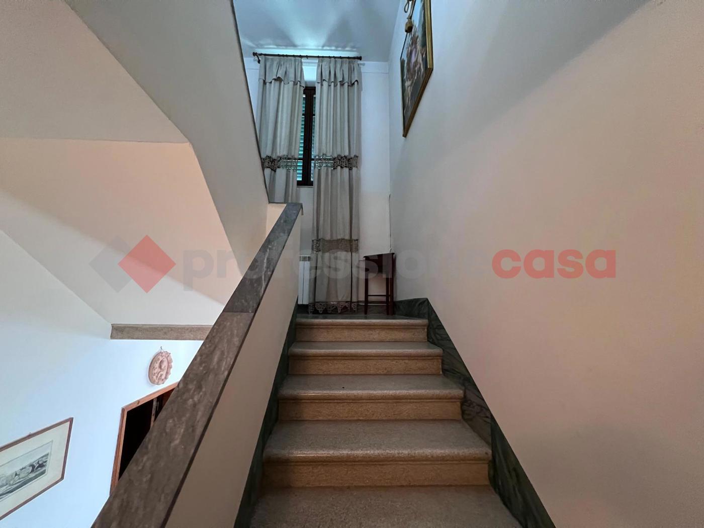 Casa indipendente arredata in affitto a Arezzo