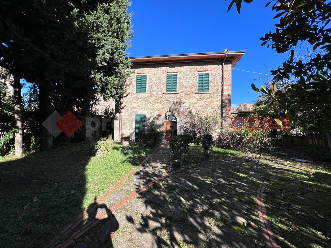 Casa indipendente arredata in affitto a Arezzo