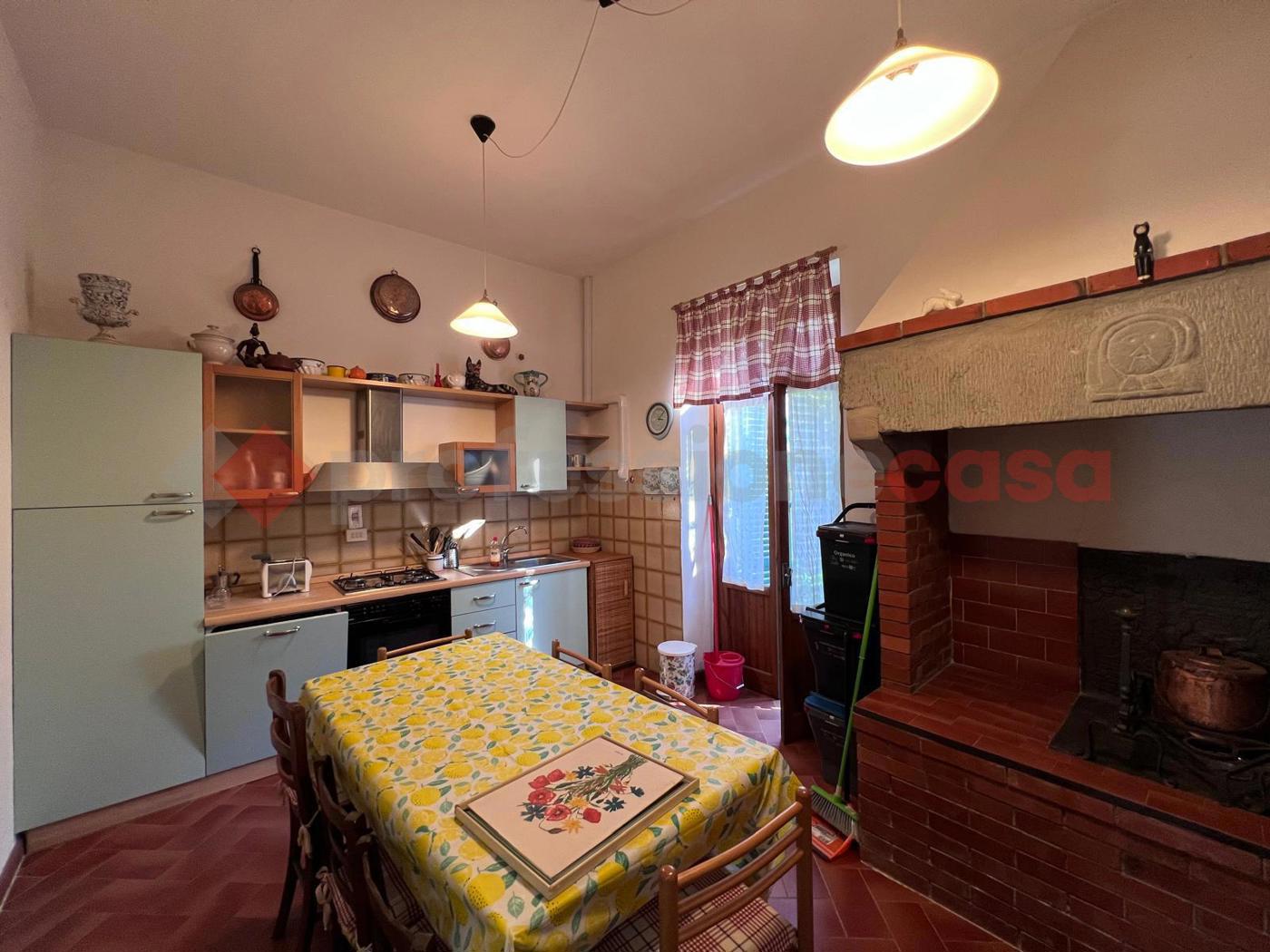 Casa indipendente arredata in affitto a Arezzo