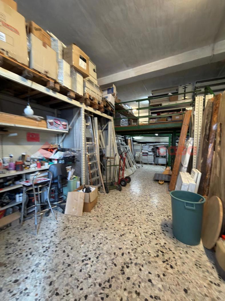 Magazzino in vendita a Arezzo