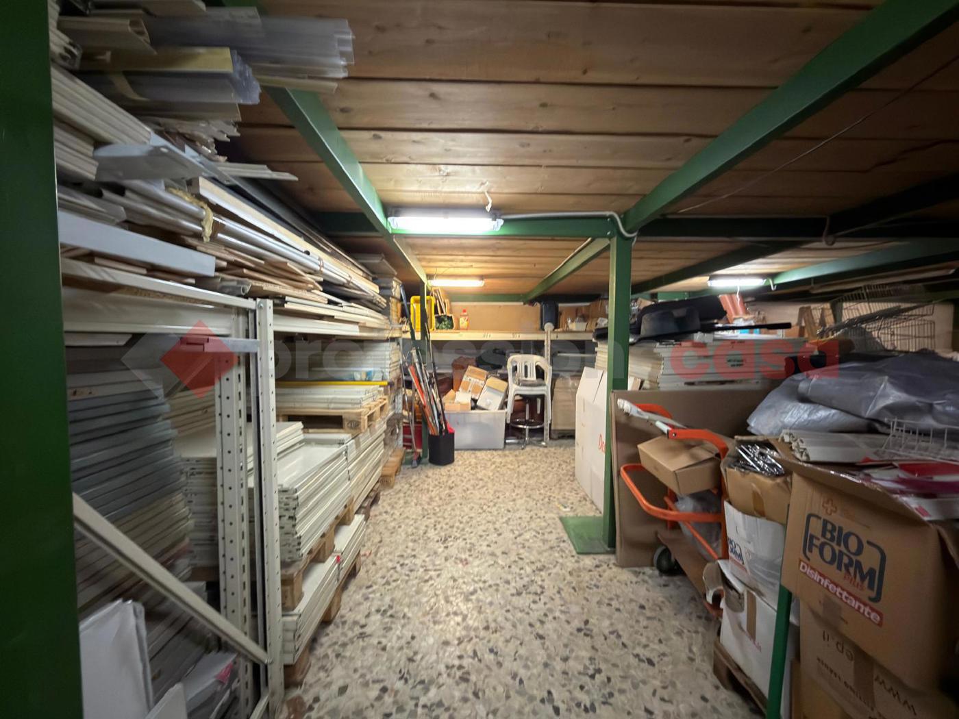 Magazzino in vendita a Arezzo