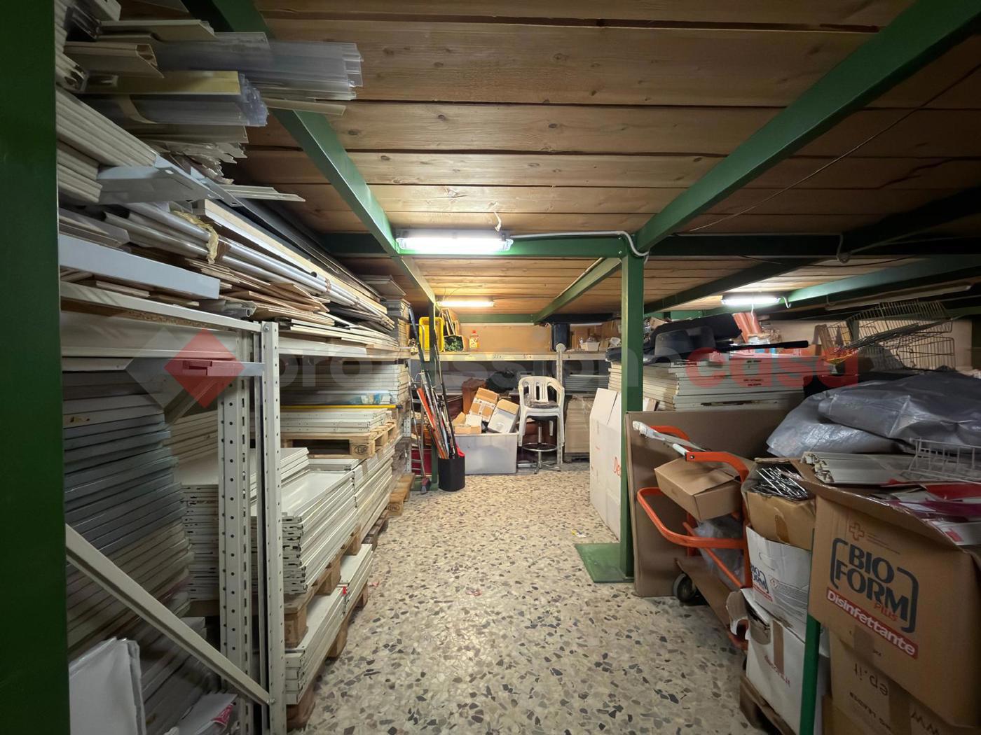 Magazzino in vendita a Arezzo