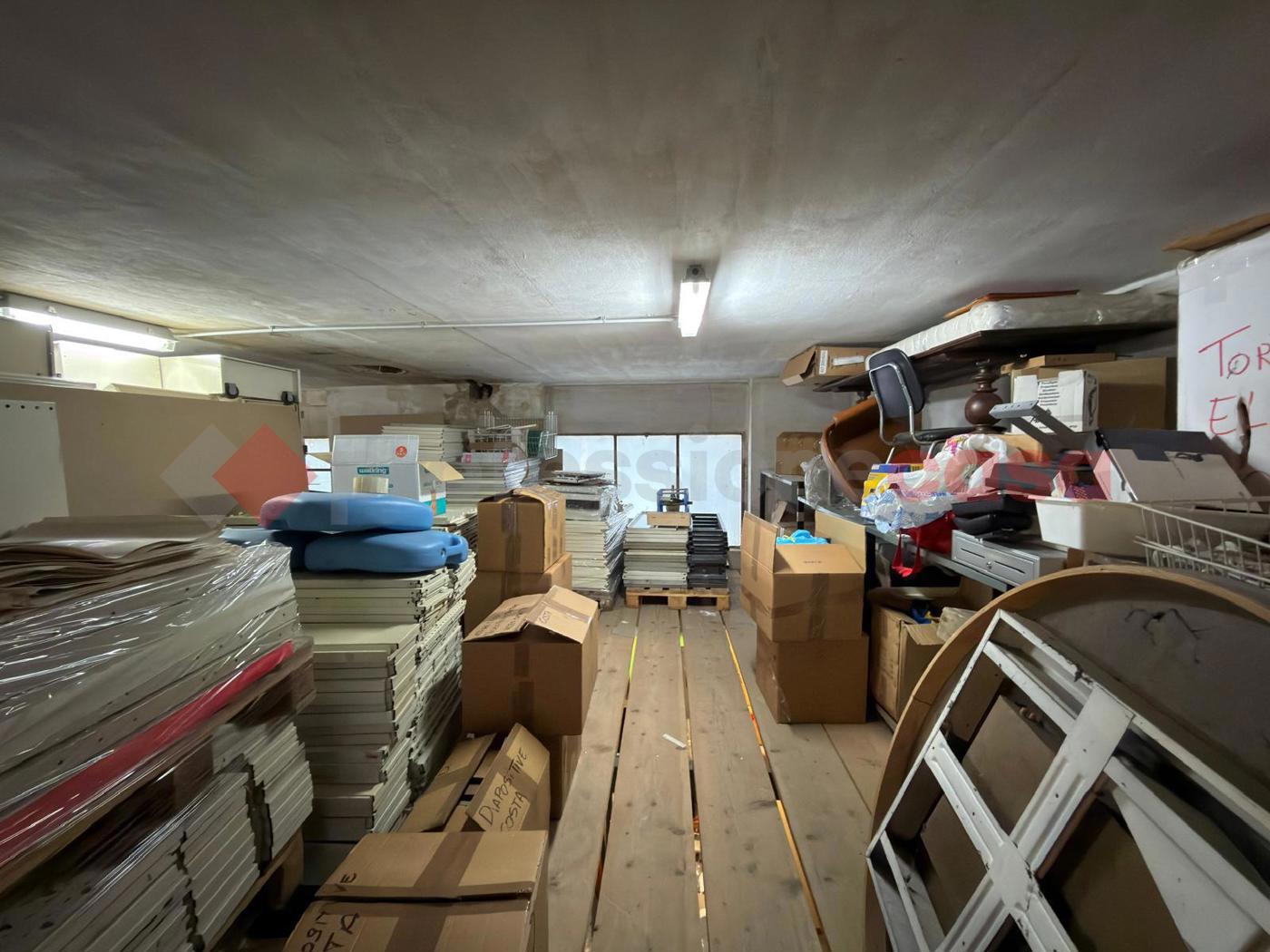 Magazzino in vendita a Arezzo