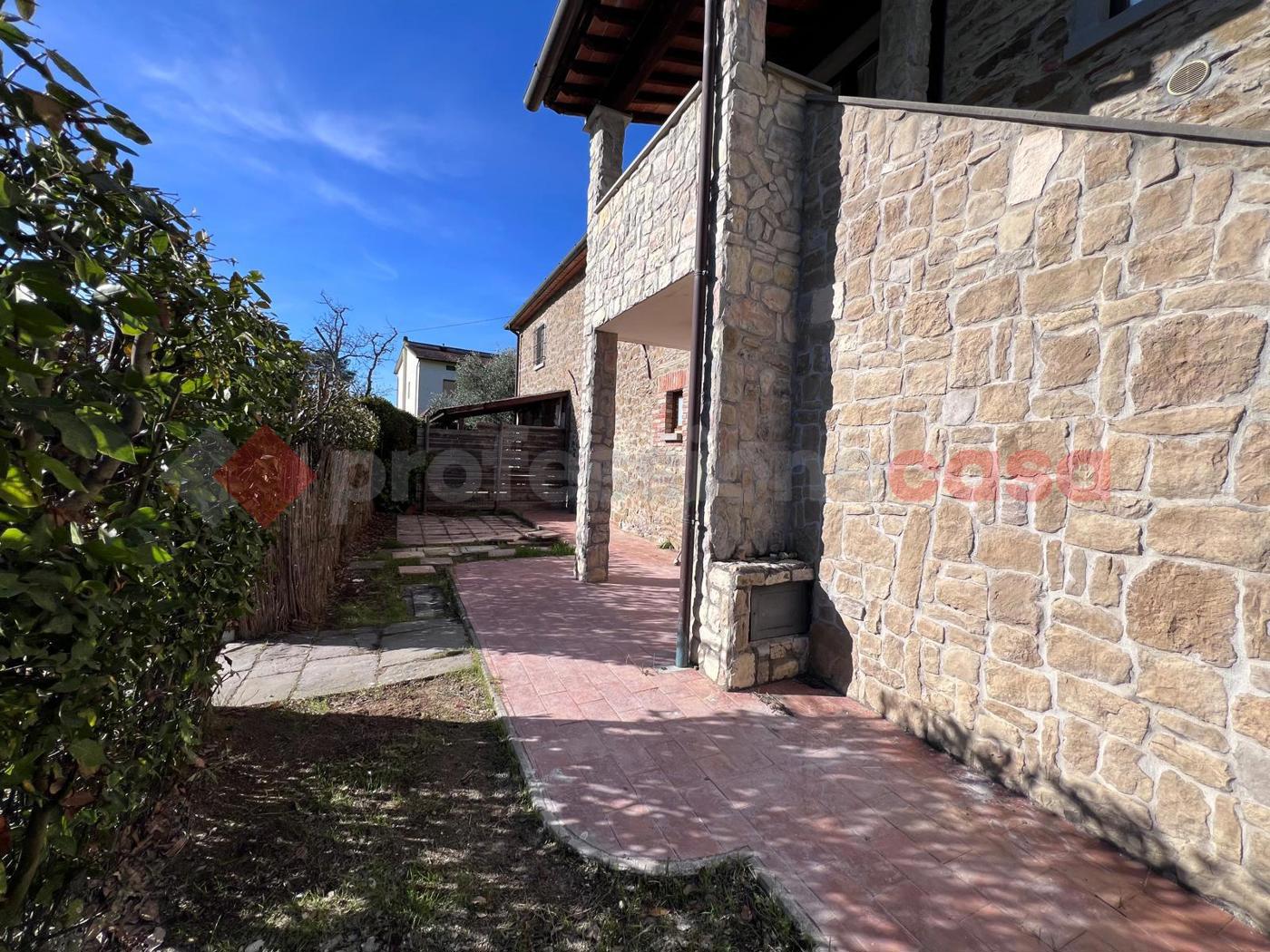 Trilocale con giardino a Civitella in Val di Chiana