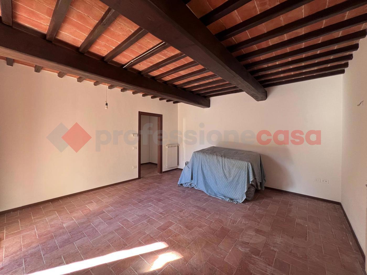 Trilocale con giardino a Civitella in Val di Chiana