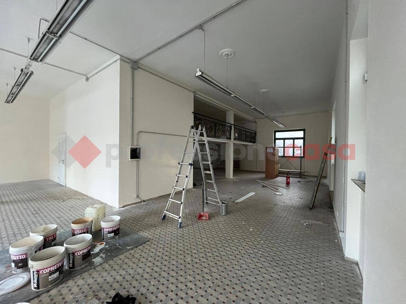 Negozio in vendita a Arezzo