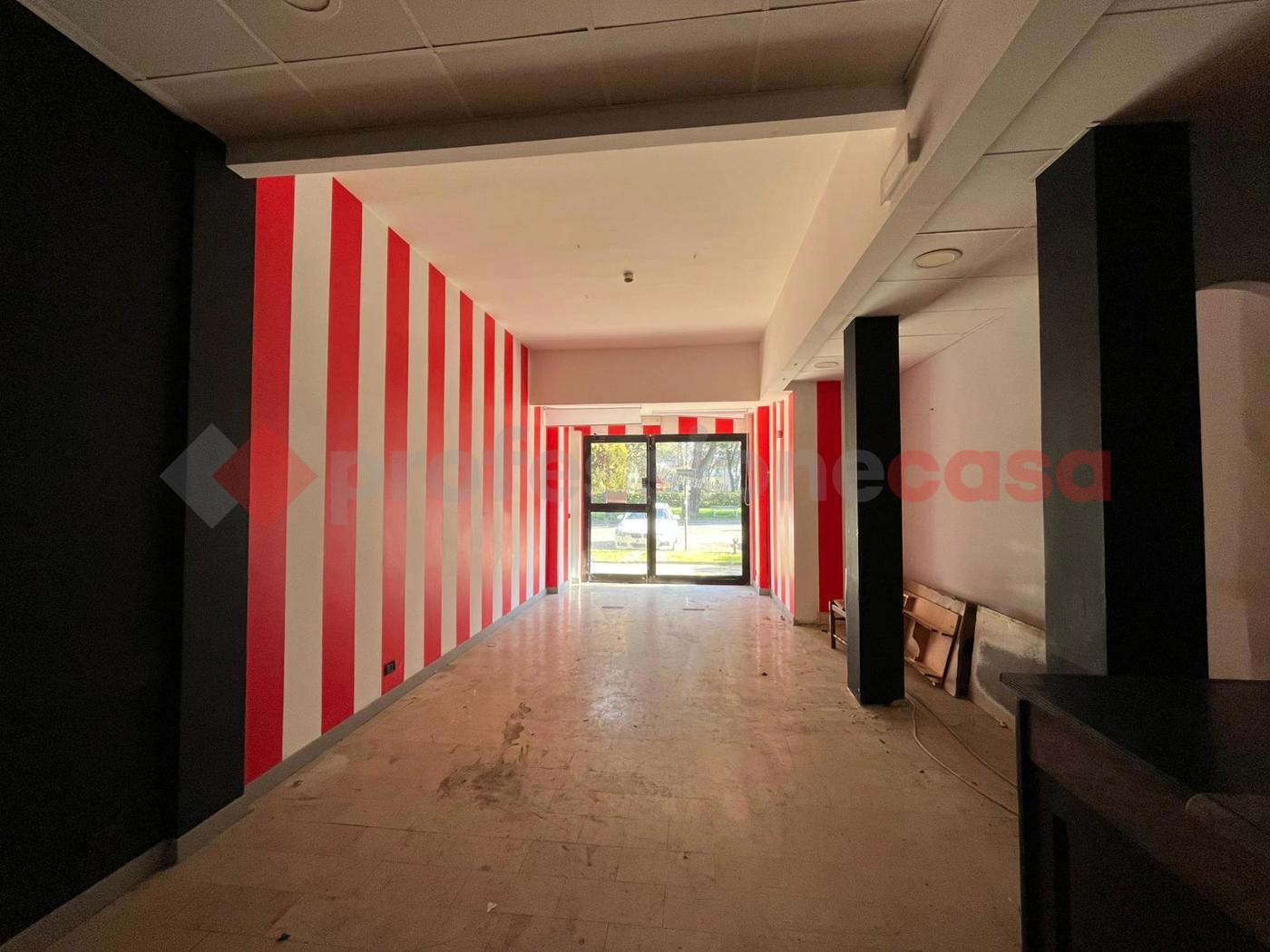 Negozio in affitto a Arezzo